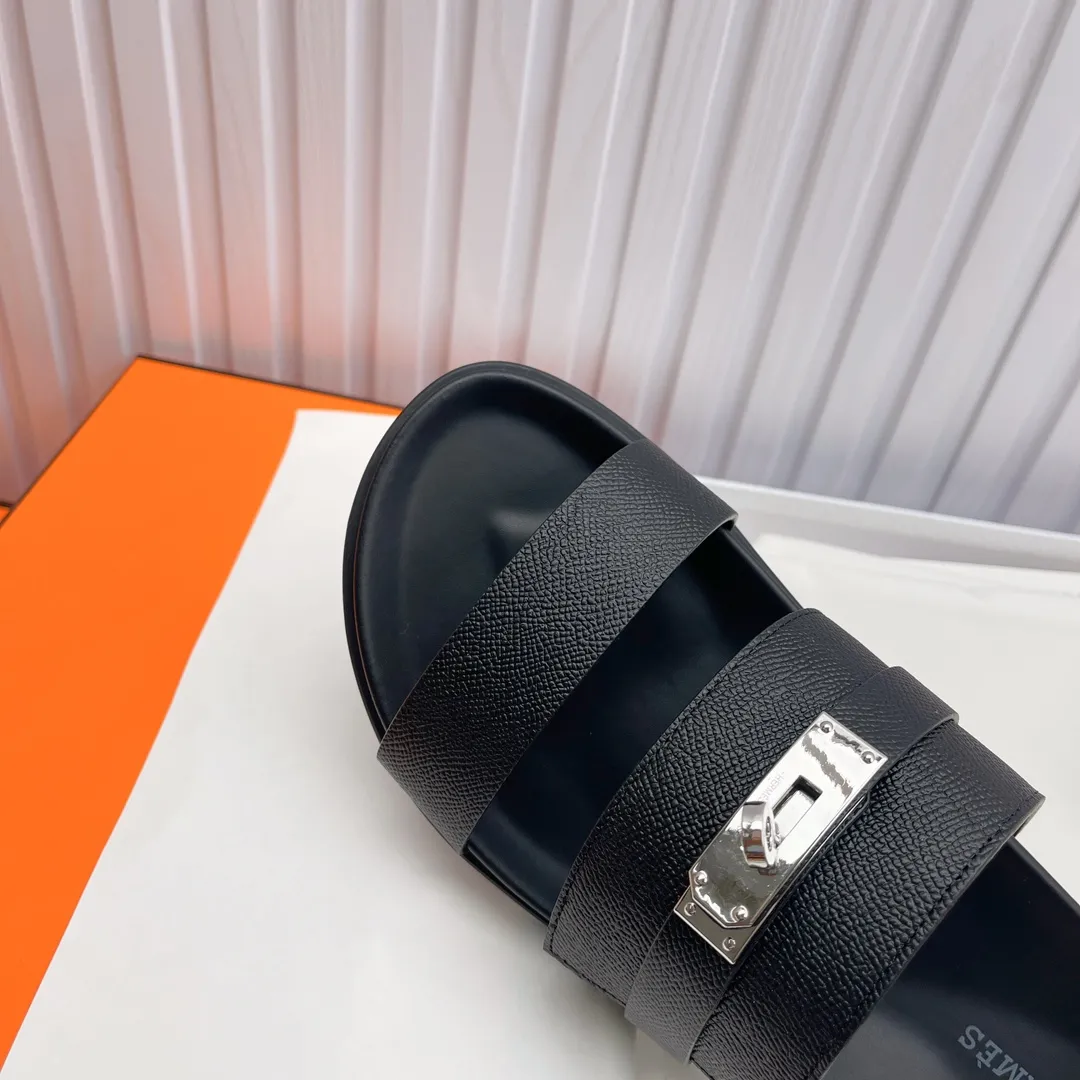 👟👟Ex-factory price 480👟👟 High version of Hermes 🐎The extremely popular couple's second uncle slippers/the latest snake print sandals and slippers, paired with various colorful socks, so trendy!  ———————— Upper: imported cowhide/Lining: imported cowhide Outsole: Tpu non-slip and wear-resistant outsole Female 36-46.
